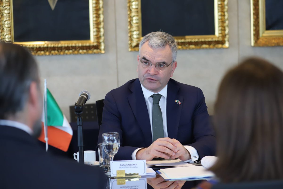 El Ministro @daracalleary comenzó su visita en la @camaradelima donde conversó sobre la economía irlandesa y la digitalización, y debatió sobre el potencial crecimiento de los vínculos comerciales y de inversión entre Irlanda y Perú junto a los miembros del gremio.