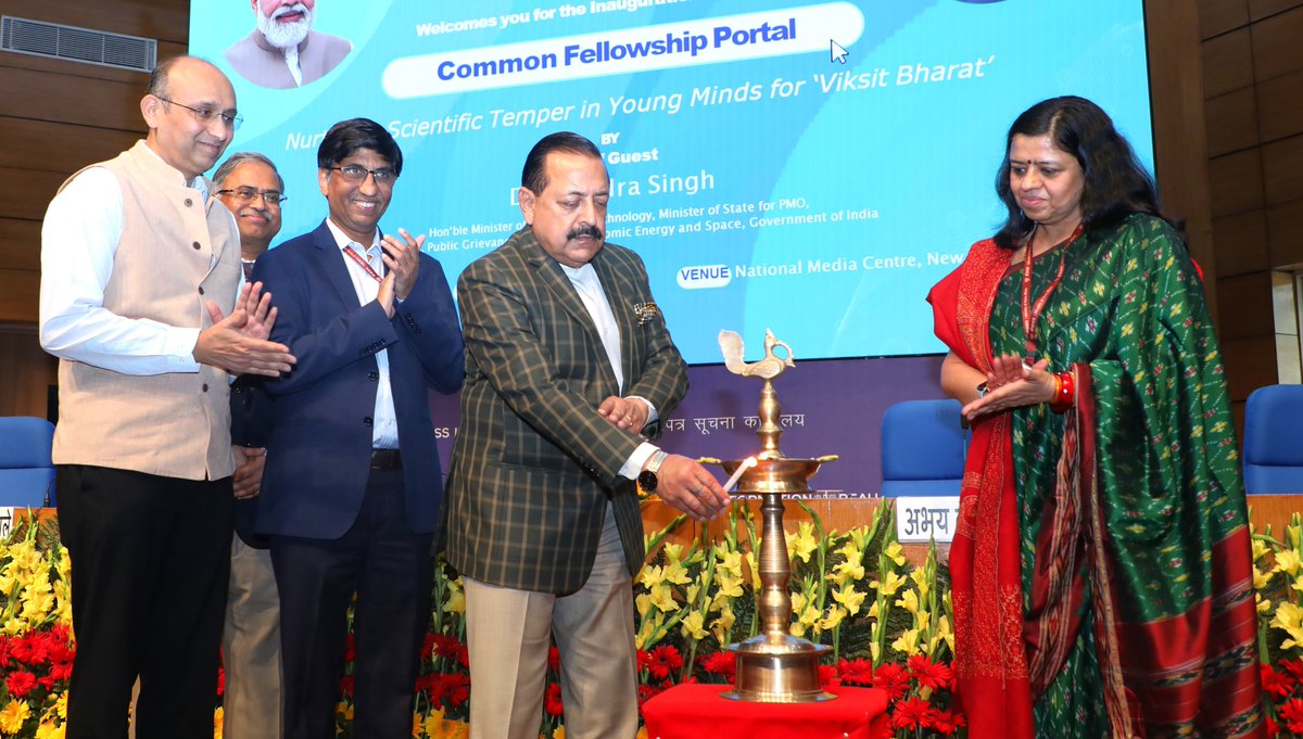 DrJitendraSingh's tweet photo. Ministry of Science &amp; technology. PM Sh @NarendraModi envisaged #EaseofLiving through “Ease of Doing science” for ignited scientific skills &amp; sharpened #StartUp aptitudes. #ViksitBharat.
2/2 https://t.co/Nql5Hwz9AZ
