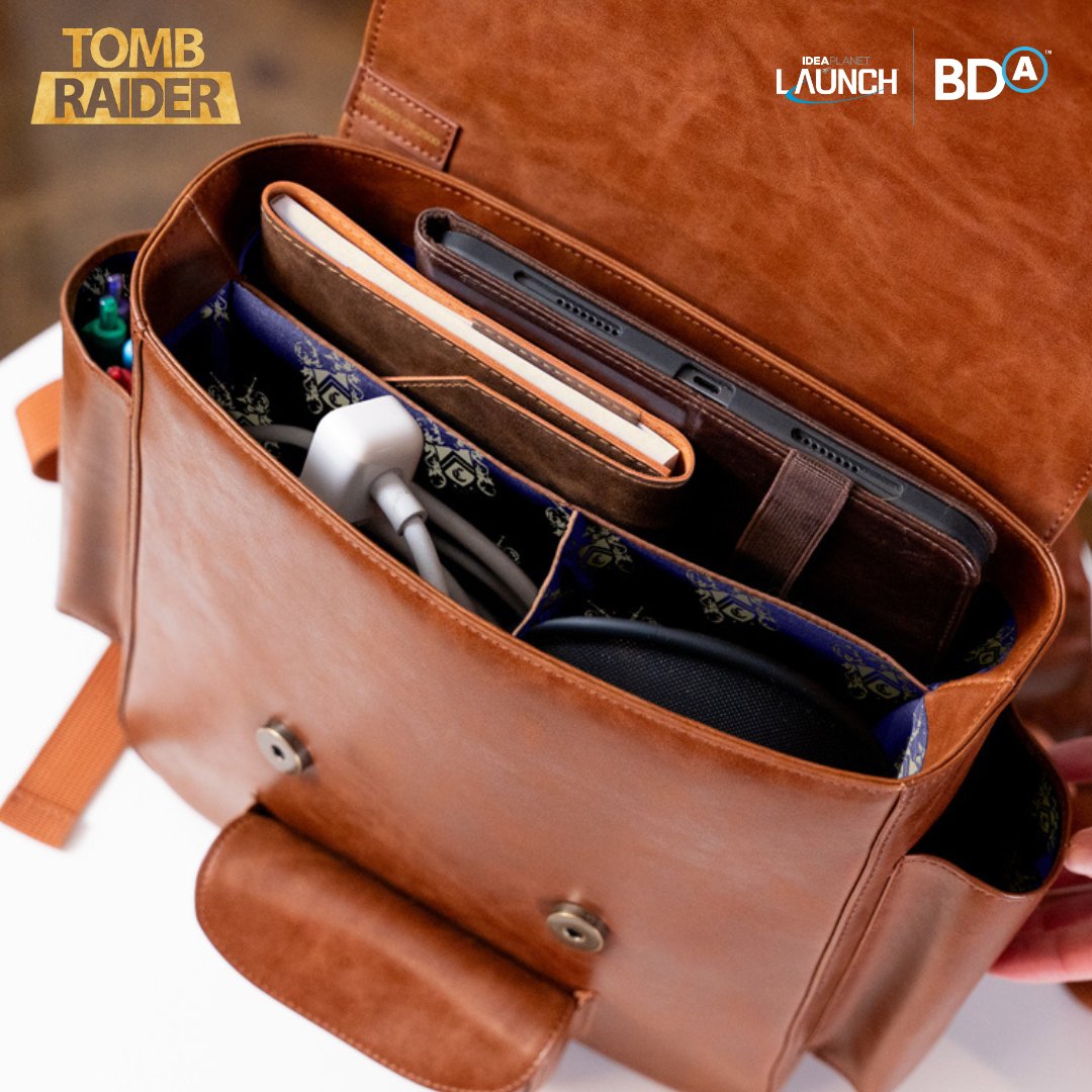 Take a peek inside Lara Croft's backpack ! 🌟 Swipe to see how