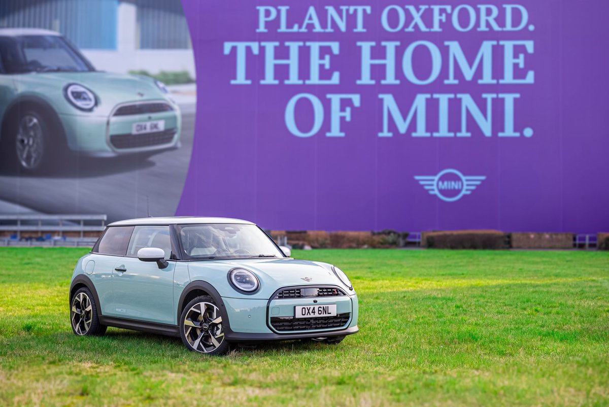 Ignite_Creative's tweet photo. Official stills and video team for the launch of the new MINI Cooper. Tight deadlines but tighter deadlines for the fabulous internal and external MINI comms team 👍  Thanks @tphotoplace for the assist. #carlaunch #bmwmini #eventstills #oxford_uk #newcars #eventphotography https://t.co/VvpKHH89et