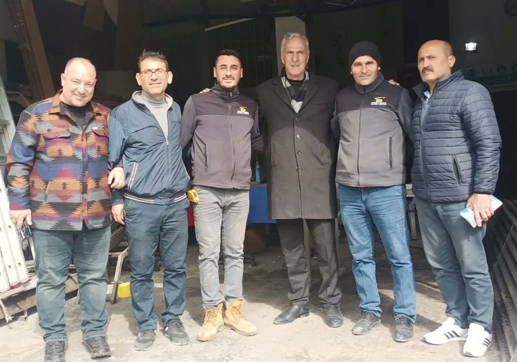 İlçe Başkanımız Ahmet Şeremet, Meclis Üyesi Adaylarımız Ahmet Gül ve Mehmet Şahbaz, geçmiş dönem Ülkü Ocakları Başkanımız Arif Karaman sanayi esnafını ziyaret etti. 
#SeferihisarİçinDeğişimBaşlıyor