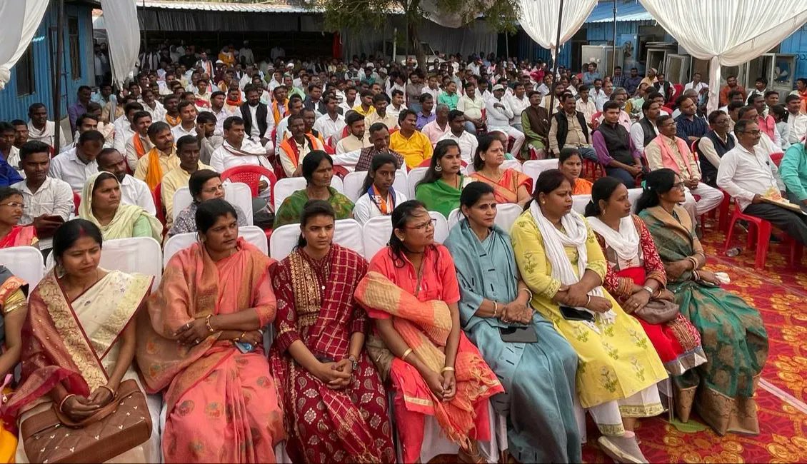 AnupriyaSPatel's tweet photo. आज मिर्ज़ापुर के “ज़िला-स्तरीय कार्यकर्ता सम्मेलन” में उपस्थित पार्टी पदाधिकारियों एवं कार्यकर्ताओं को आगामी लोकसभा चुनाव हेतु कमर कसने ��ा आह्वान किया। https://t.co/JcFwC8gdXM