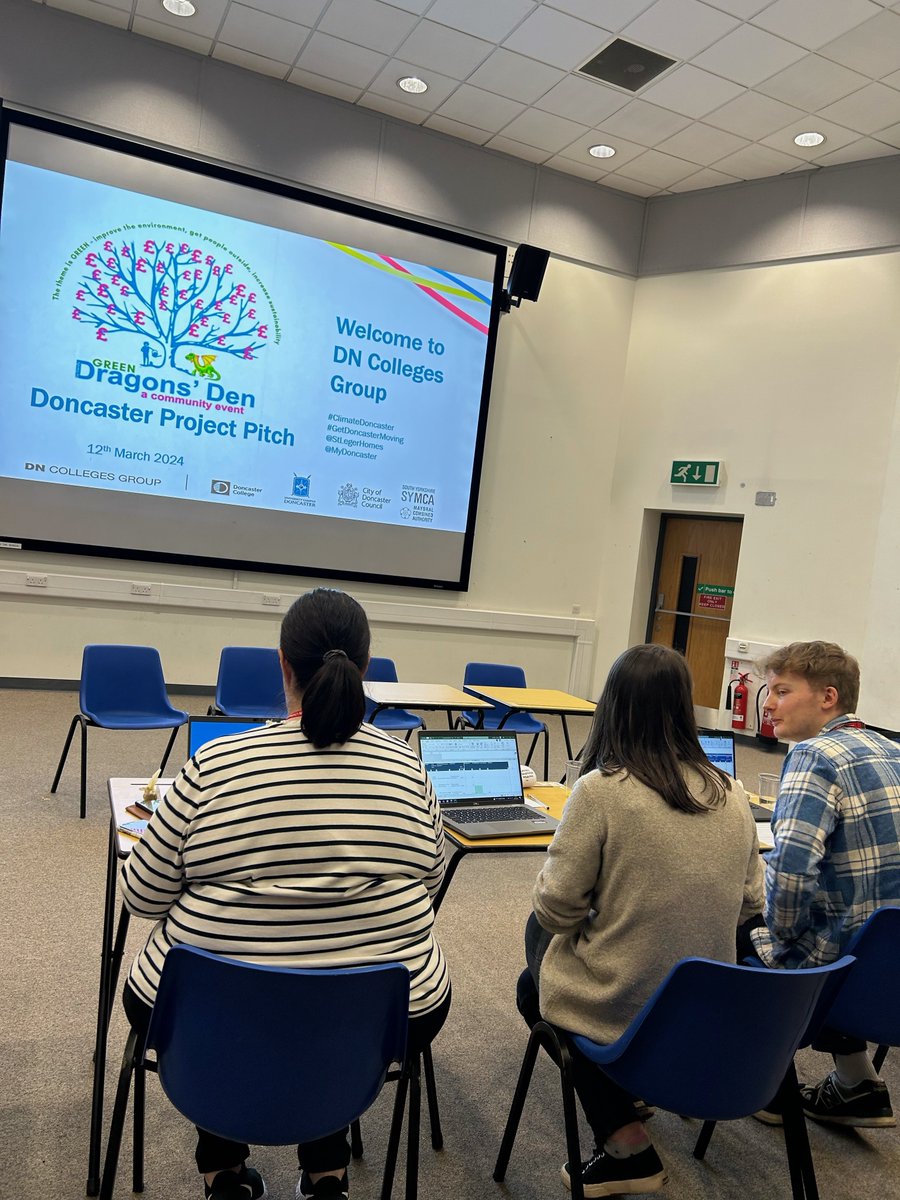 StLegerHomes's tweet photo. We're at @DonnyCollege today with @MyDoncaster for round four of #EnvironmentalPride 2024!🌷🌳
After a Dragon's Den style pitch from various enthusiastic, green-fingered groups, we've been making our offers...keep your eyes peeled!👀
#ClimateDoncaster #GetDoncasterMoving https://t.co/yZ7zH2h3IJ