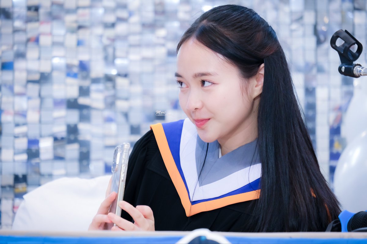 Gunnersblood's tweet photo. พี่บัณฑิตเก็บอาการหน่อยจ้าาาาาาาาา
#LookkedCGM48 #CGM48 #LookkedGraduation https://t.co/id1mjJxFvy