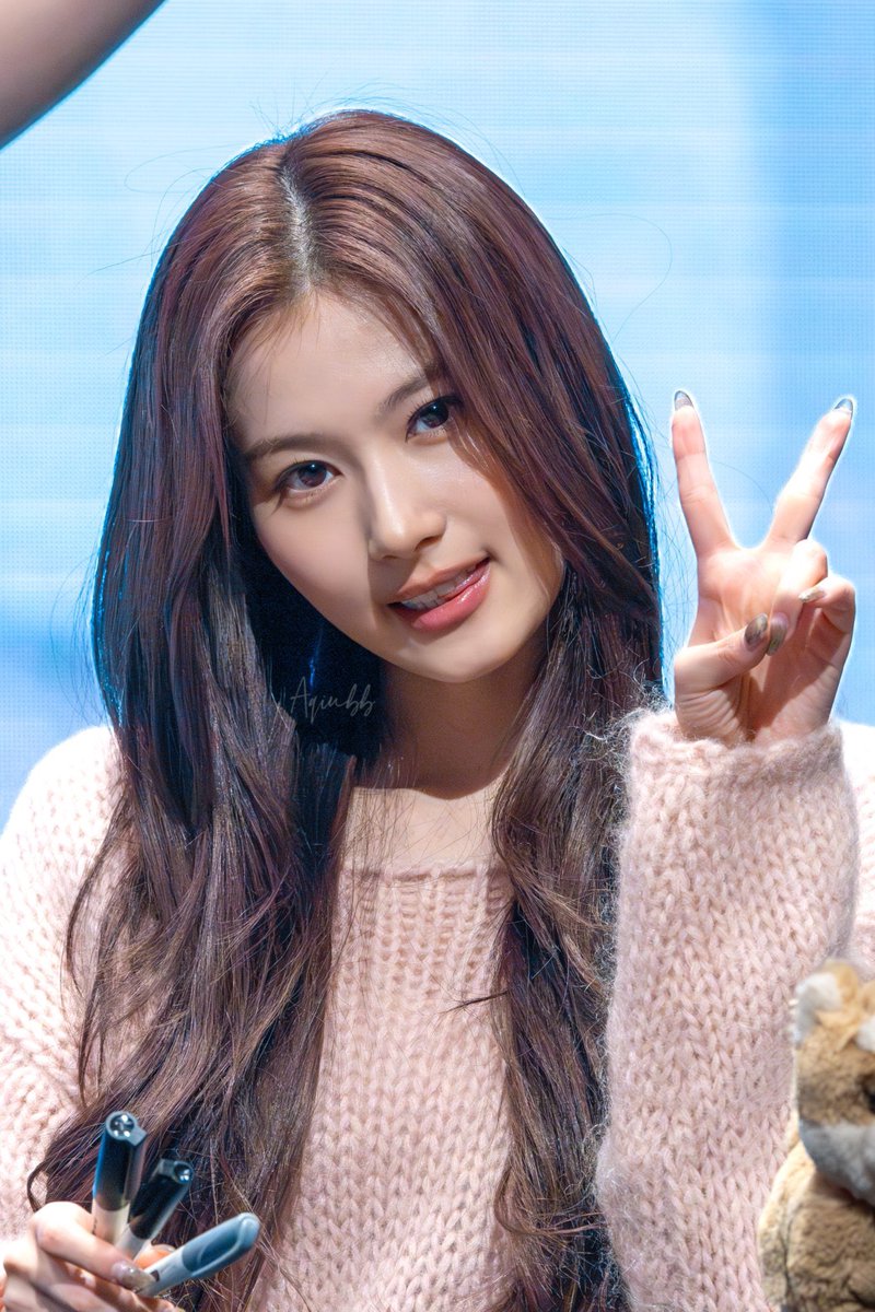 sana pics tweet media