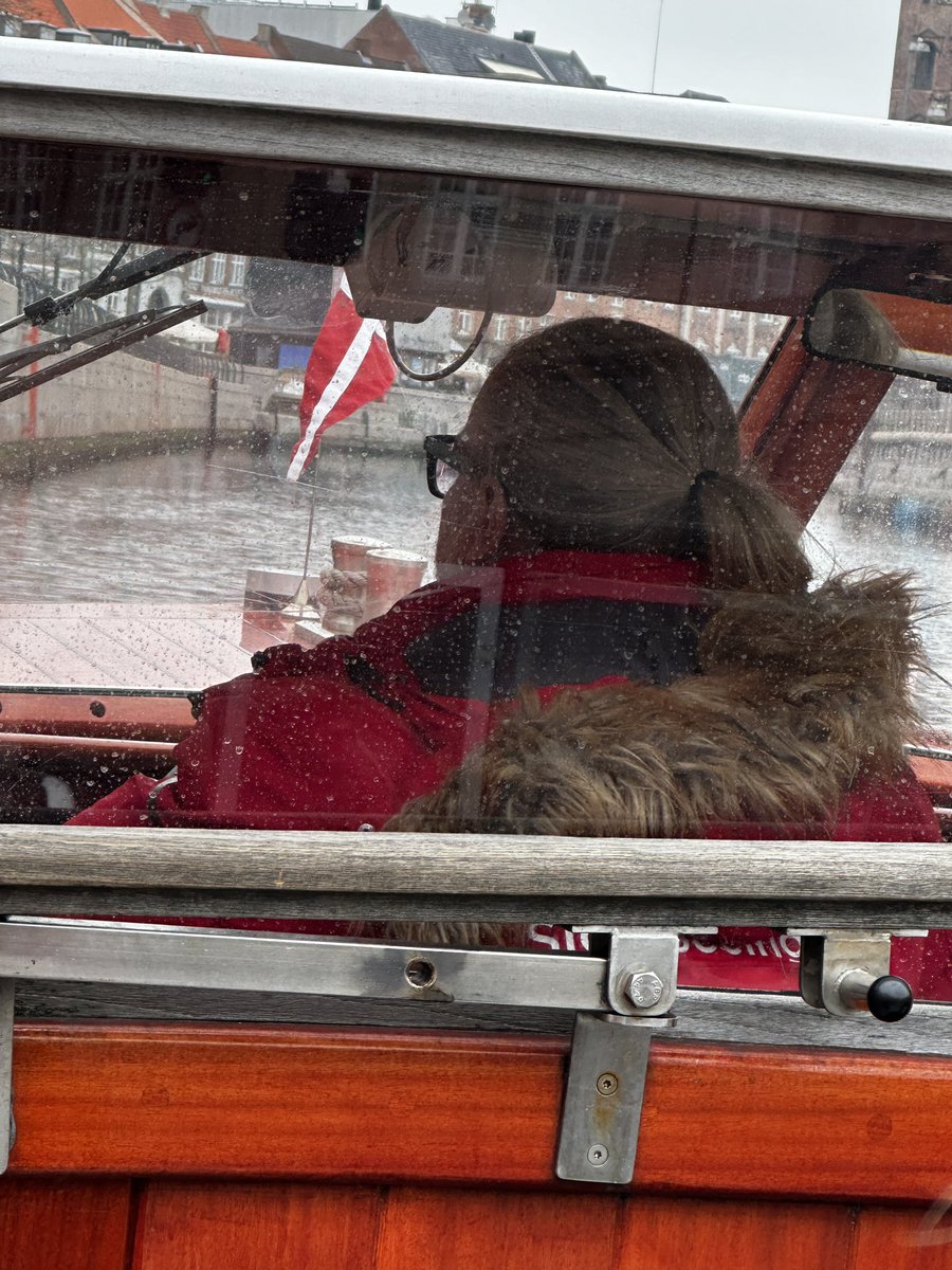 Redknuff's tweet photo. Einfach #RonBielecki als Kanal-Kapitän in #Copenhagen https://t.co/lPV6s3muZs