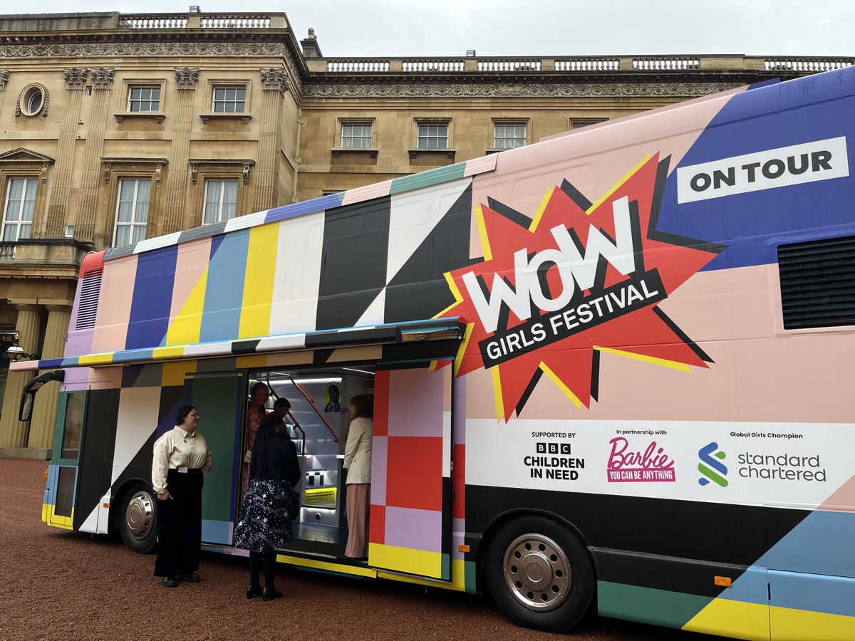 We believe the voices of young people should be centred and celebrated. We are so proud of all our SafeLives Changemakers, some of whom met HM The Queen today, and the dozens of young women sharing their expertise and experience to drive change. #WOWGirlsFestival