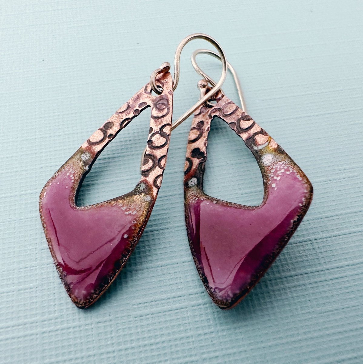 MaisyPlum2's tweet photo. Irregular Triangle Earrings - Raspberry https://t.co/SXJm00bSgo #shopsmall #UKHashtags #inbizhour ##UKGiftHour #bizbubble #giftideas #MHHSBD #HandmadeHour #Irregular https://t.co/I1jkN5KT1P