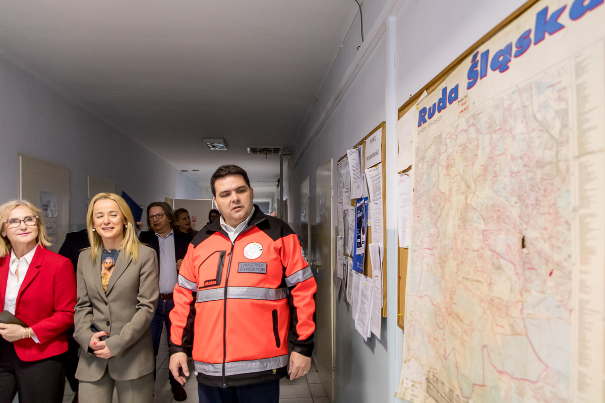 Modernizacja SPR w Rudzie Śląskiej to ważny krok naprzód dla całej społeczności. Inwestycja ta, opiewająca na ponad 11 milionów złotych, nie tylko poprawi jakość infrastruktury, ale także zwiększy efektywność i skuteczność naszych zespołów ratunkowych <a href="/KoUrszula/">Urszula Kołaczek</a> #Śląskie <a href="/lukpach/">Łukasz Pach</a>