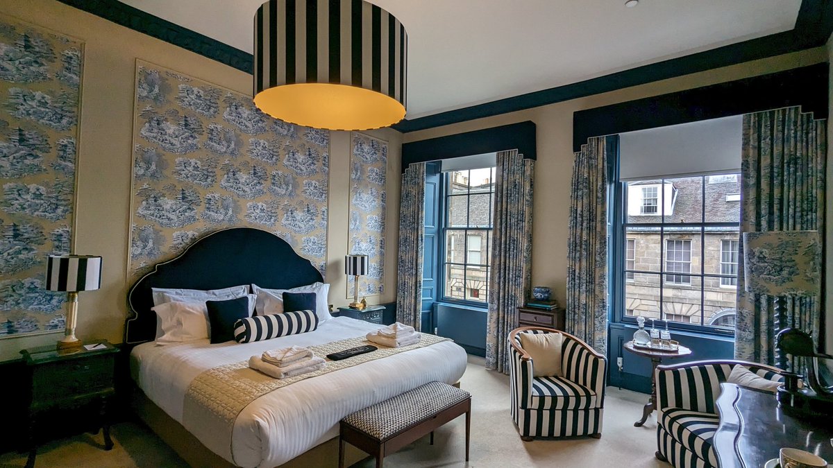 Kimkjaerside's tweet photo. Back out and about town seeing accommodation partners this morning. This one is Eleven Stafford Street in Edinburgh's West End, I'm ready to move in! #TravelTuesday #luxury #Hospitality #lifeatexpedia https://t.co/jbMjdZoj2L