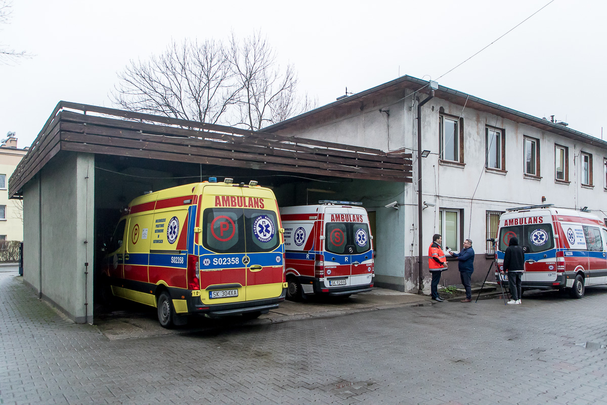 wprwkatowicach's tweet photo. Nasza Stacja Pogotowia Ratunkowego w Rudzie Śląskiej przejdzie ogromną metamorfozę 🚑🚨 Podczas konferencji dyr. @lukpach w obecności wicemarszałek  #AnnaJedynakRykała oraz wiceprzewodniczącej @KoUrszula przedstawił szczegółowe informacje dotyczące inwestycji  #Śląskie @JakubChe https://t.co/mpJ9SWBR26