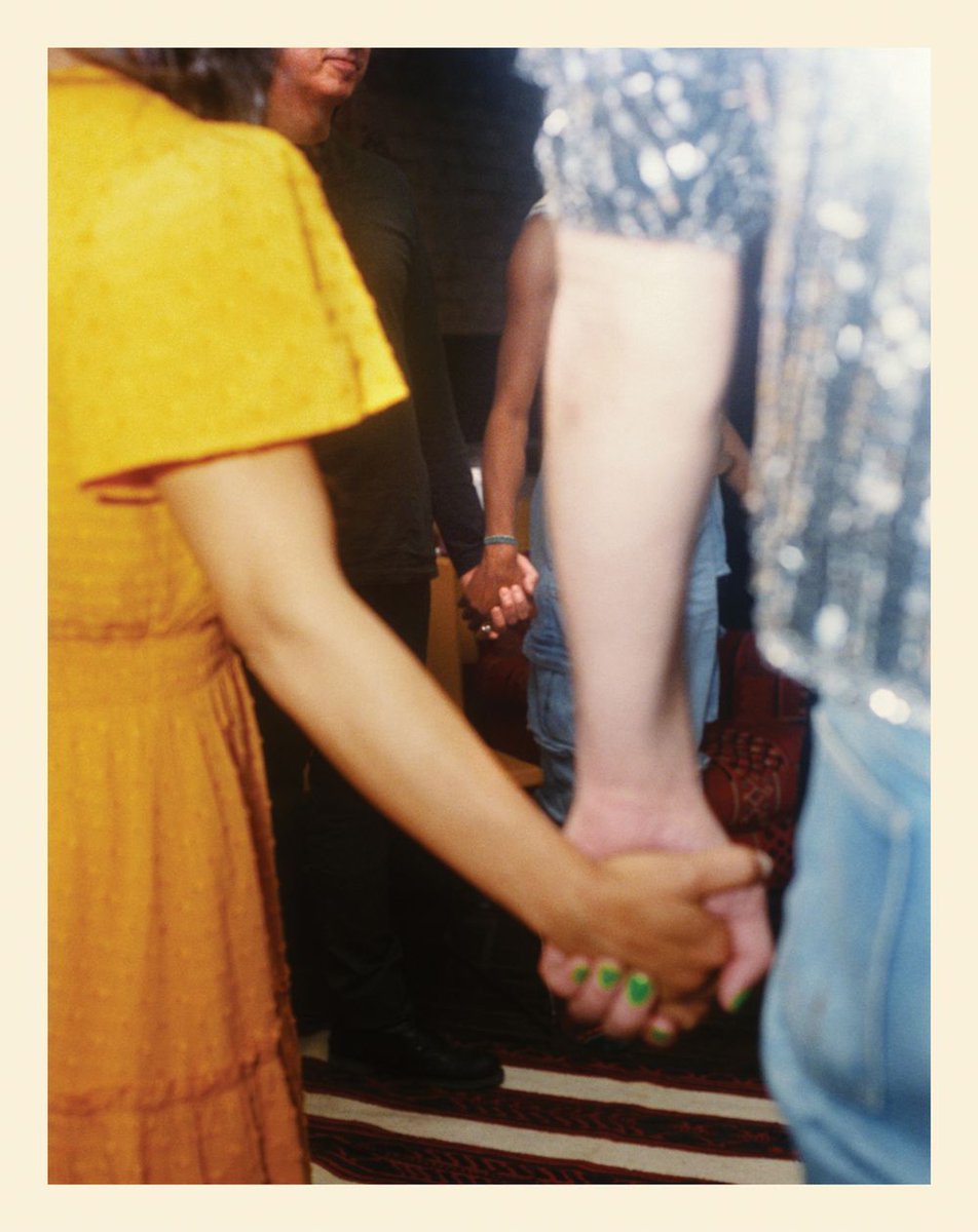 Helpfully tweet media