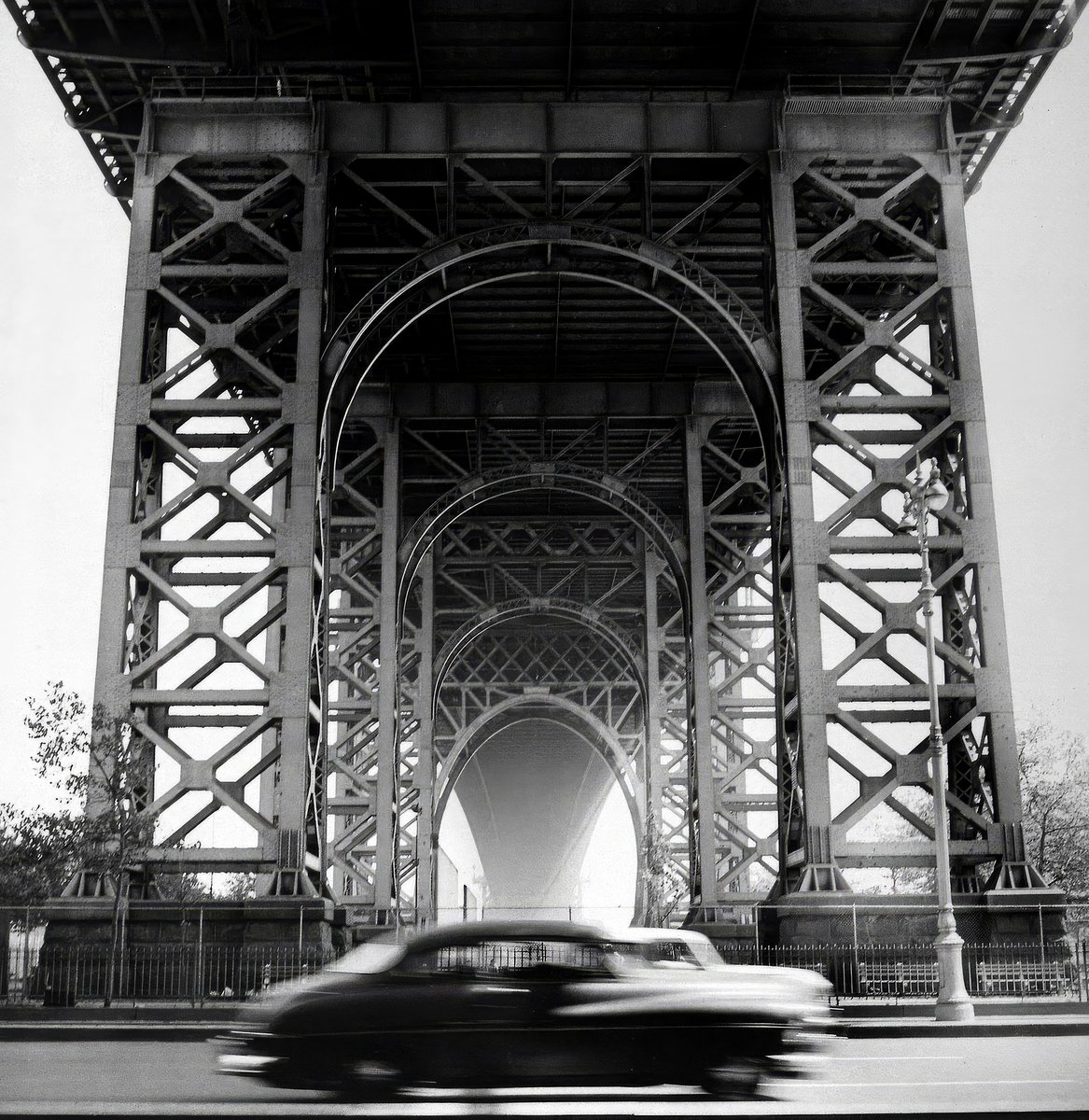cameralab21's tweet photo. Edward Pfizenmaier -  Under the Bridge - New York City, 1958 https://t.co/zaxu3QlqWa