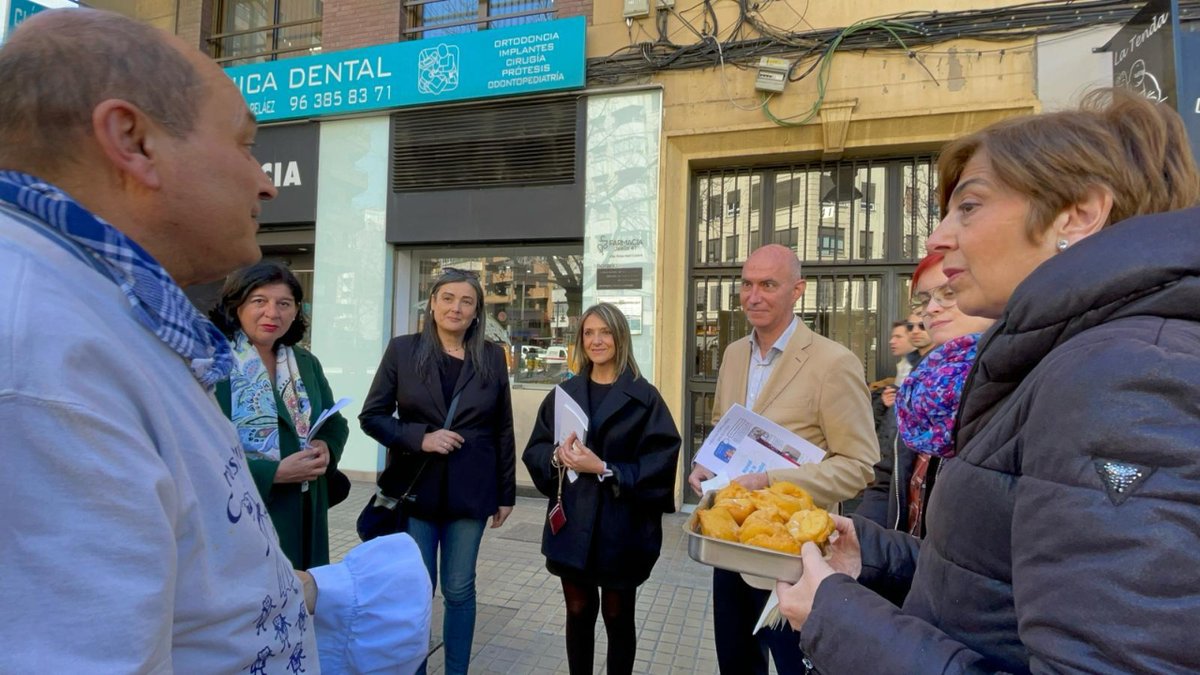AjuntamentVLC's tweet photo. ☕Un año más, mostramos nuestro compromiso con las personas celíacas estas #Falles24 🧨promocionando, junto con @Acecovael, el puesto de churros y buñuelos #SinGluten 📍situado en la calle Jesús, a la altura del número 41, en el barrio de #Arrancapins.

🔗https://t.co/nChDuYNeJ4 https://t.co/VZaPYKgRUP