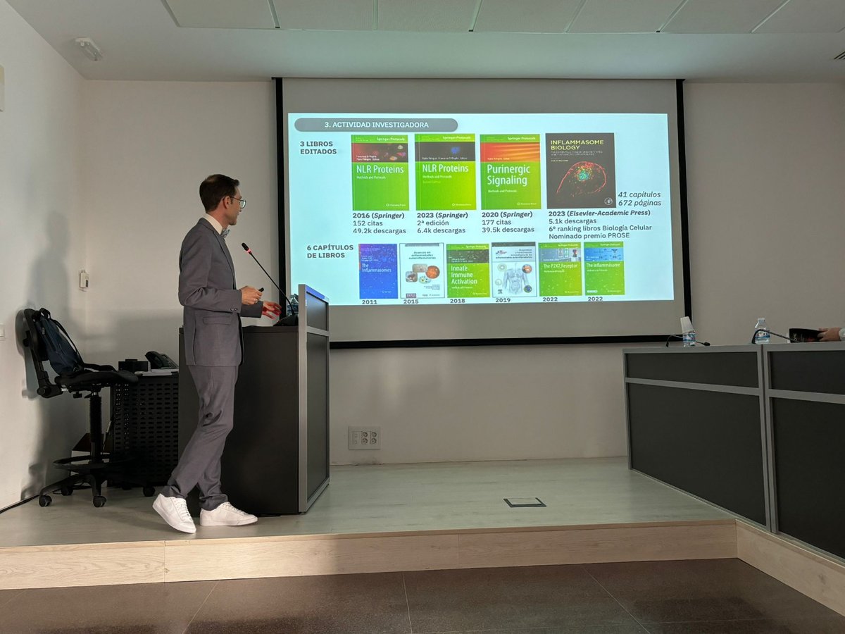 IMIB_RMurcia's tweet photo. 🌟 El subdirector científico básico del IMIB e IP del grupo de Inflamación Molecular del IMIB,
@PelegrinPablo, ya es Catedrático de la @UMU 🎓 ¡Enhorabuena a un magnífico investigador de talla internacional y a un compañero excepcional! https://t.co/c22e6BB6qv