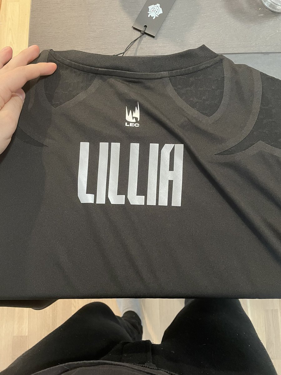 Dumbs 🇫🇮 tweet media