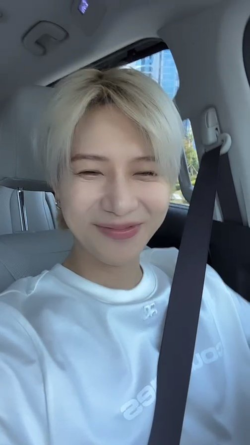 태민 동네한바퀴 사건
이동중 라방을 켰다가 집에 너무 일찍도착해버려서 매니저와 눈으로 대화 후 집근처를 한바퀴 더 돌아줬던 사건이다🥹