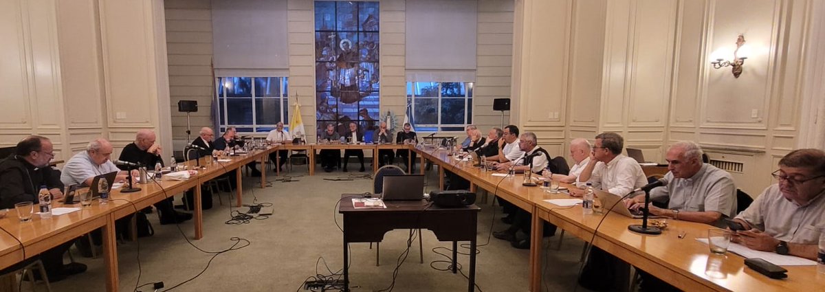 Comenzó la 196° reunión de la Comisión Permanente. Presidida por mons. <a href="/oscar_ojea/">Oscar Ojea</a>, los obispos iniciaron esta reunión con el tradicional intercambio pastoral.

#196CP #CEA