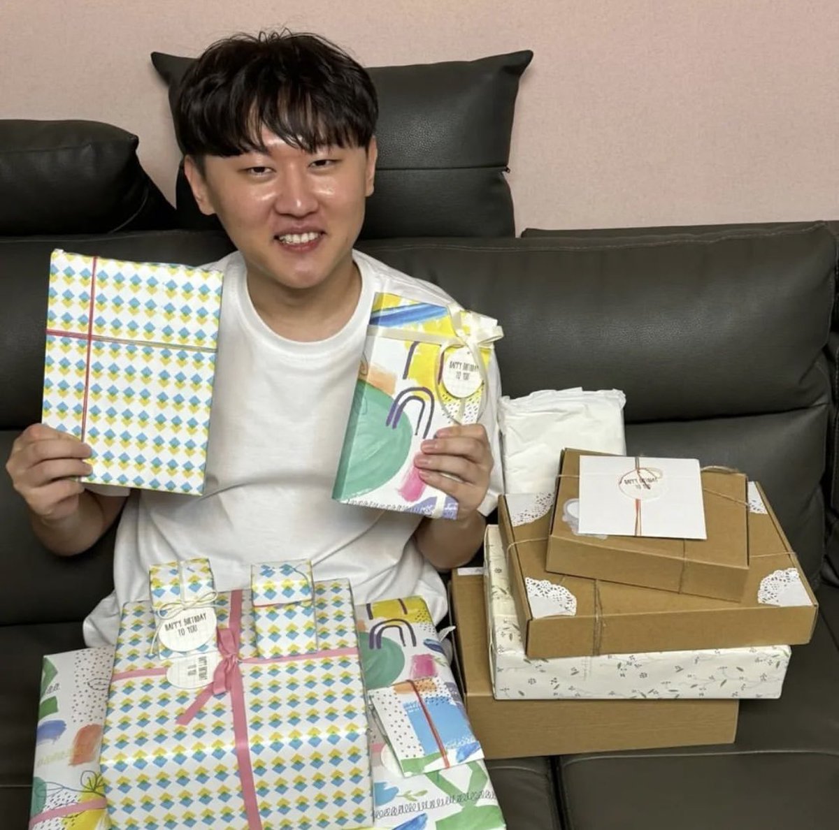 표식이 인스타

생일 축하해주신 모든분께 감사드립니다. ㅎㅎ 매년 선물 보내주신 팬분들 덕분에 너무 행복합니다. 앞으로 남은경기도 잘 하고 좋은모습 보여드리도록 하겠습니다.!!
