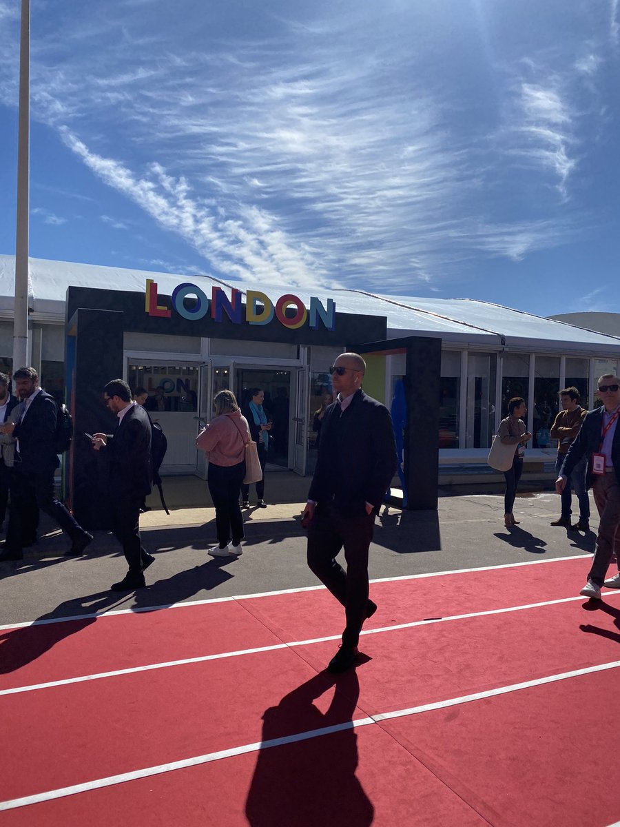 RetailReporting's tweet photo. Day one of @MIPIMWorld in full stride. Meet us at the #MIPIM2024 #London stand to discuss transformative flexible software and intelligent platforms to get the best from your data 
#augmented #analytics #proptech https://t.co/Pxdocd5uMz