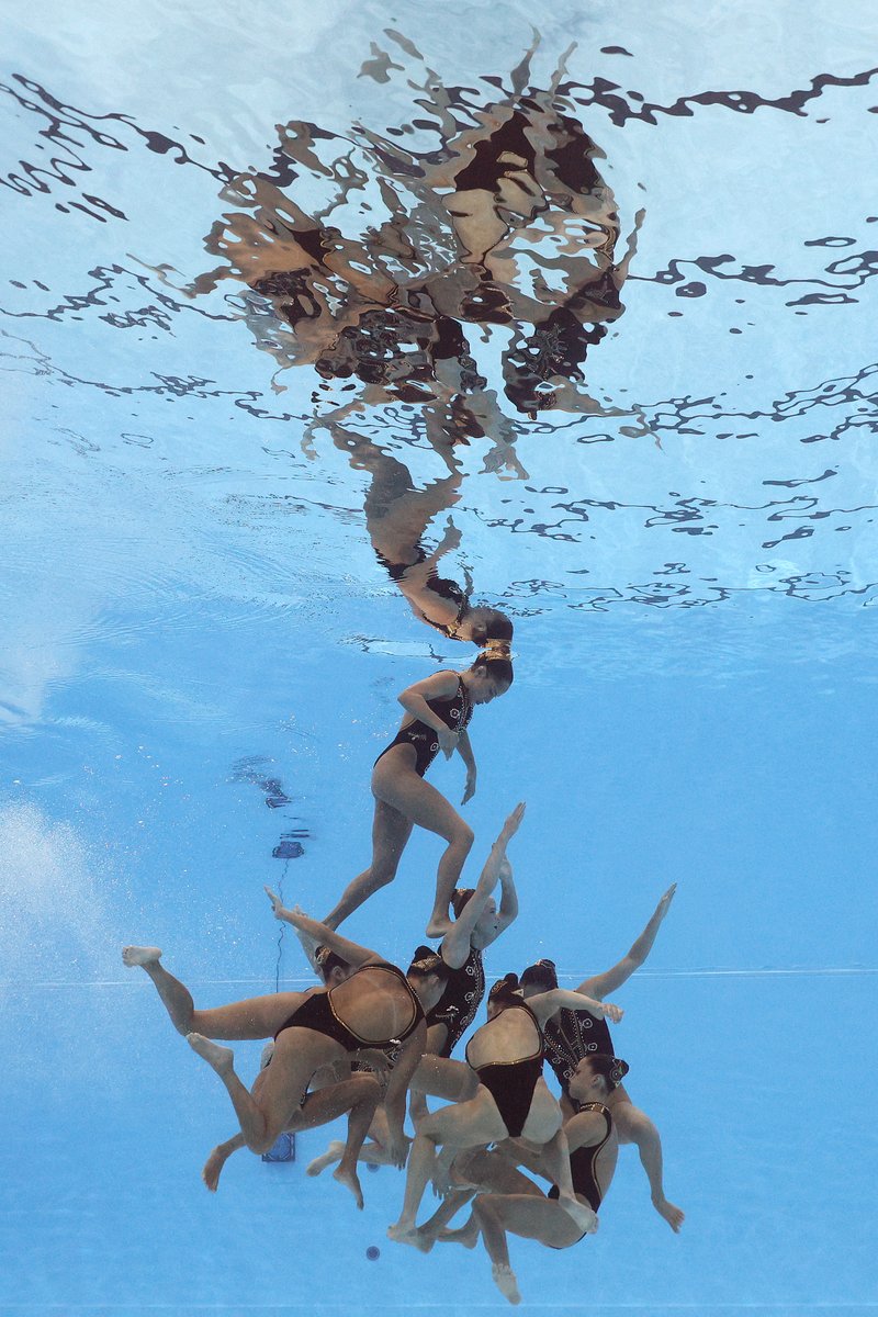 WorldAquatics's tweet photo. Unveiling the #ArtisticSwimming beauty beneath the surfce🌊✨ https://t.co/PxFhH9i27R