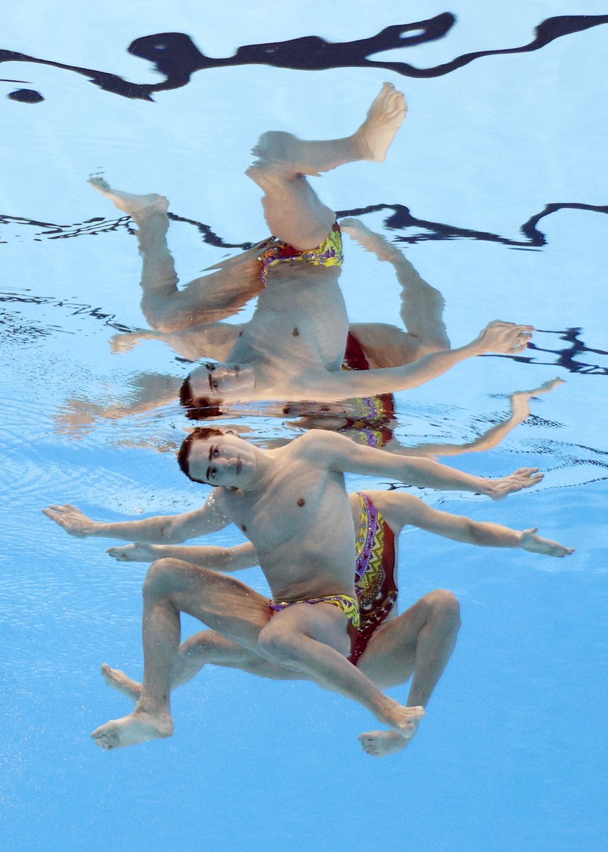 WorldAquatics's tweet photo. Unveiling the #ArtisticSwimming beauty beneath the surfce🌊✨ https://t.co/PxFhH9i27R
