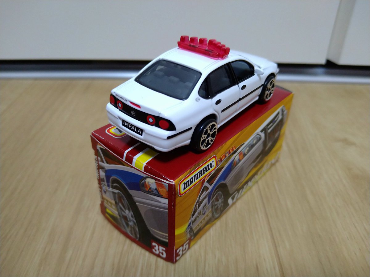 yukisa0202's tweet photo. MATCHBOX
CHEVY IMPALA パトカー

このMATCHBOX Superfastシリーズのパッケージ、中身と色が違う場合が多いので注意！
このミニカーも、パッケージ通りのデザインの方がカッコイイと思いますが…

#ミニカー #MATCHBOX  #MATCHBOXSuperfast #CHEVY https://t.co/xBCguBXEV5