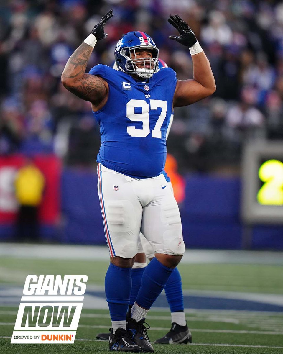 MattCitak's tweet photo. Dexter Lawrence lands at No. 8 on @PFF's top 101 players of 2023 ⤵️

📰: https://t.co/Ze4tuPCe84 https://t.co/L4K2hywECp