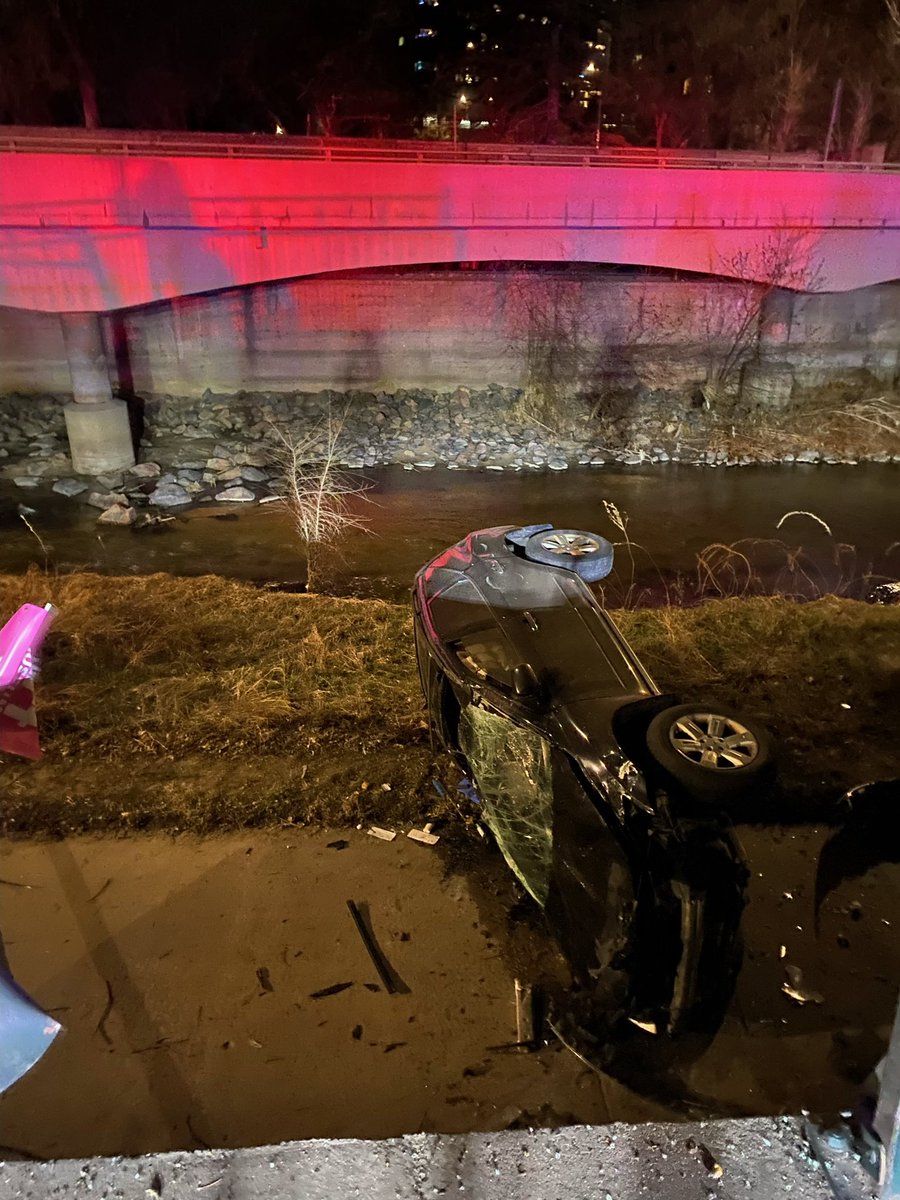 Ottelia's tweet photo. Lots of glass on the access ramp to Cherry Creek Bike Path today at Downing and Speer left over from the single car accident last night. Driver unhurt. Two guardrails and one light post were completely demolished. #BikeDen @DenverDOTI @MikeJohnstonCO https://t.co/LKdHELND1V