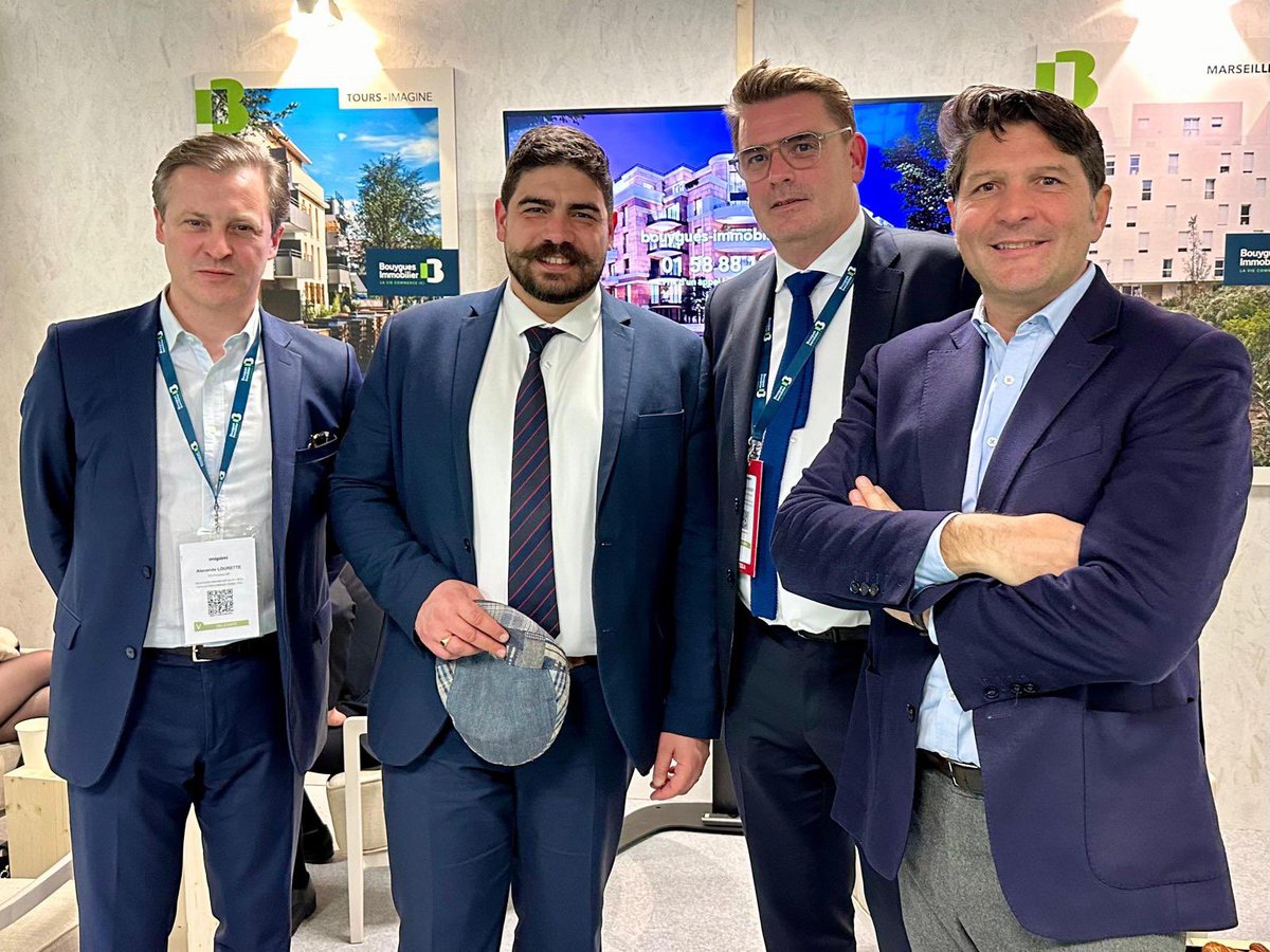 🤝 <a href="/MIPIMWorld/">MIPIM</a>
Frédéric BOISSET, Alexandre Lourette et Bernard Chanteux, Directeurs généraux adjoints de <a href="/Bouygues_Immo/">Bouygues Immobilier</a> ont eu le plaisir d'accueillir Guillaume <a href="/guillaumekasba/">Guillaume Kasbarian</a>, Ministre délégué chargé du Logement sur le stand Road to Zero, en partenariat avec <a href="/Bouygues_Immo/">Bouygues Immobilier</a>.