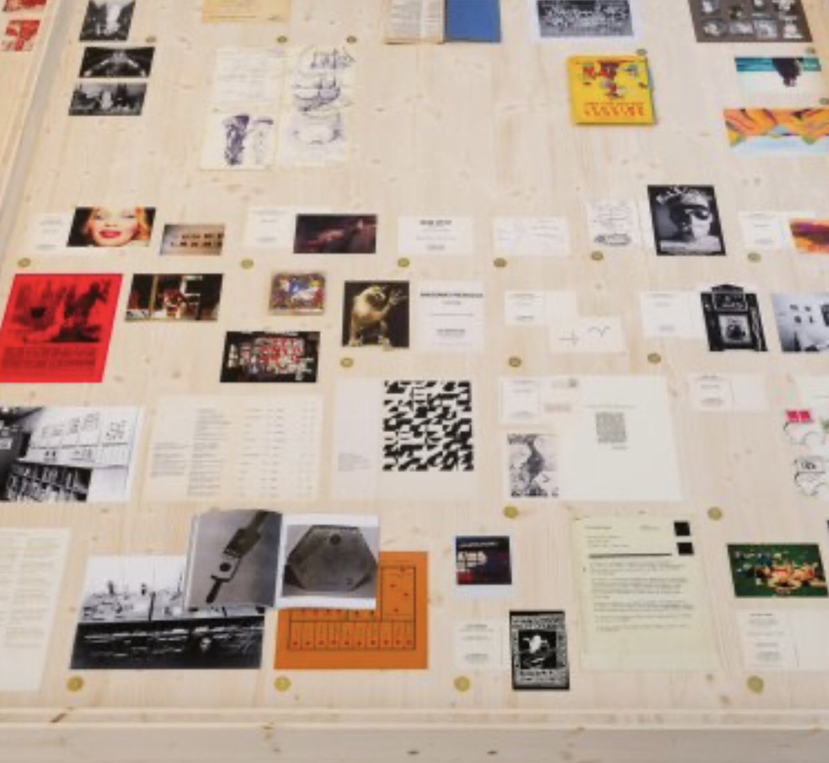 Devenir médiateur.trice.s, réaliser des visites à un public. Découverte de l’exposition Jean-Noël Herlin, un junk mail junkie des 1ere &amp; Ter Spé Arts lycee-marianne.fr à @betonsalon .Visite, échanges , commentaires sur l’exposition <a href="/ArpCreteil/">Arp-Créteil</a> <a href="/SICARTB/">SICART</a> <a href="/MarinaRieux/">Rieux Marina</a>