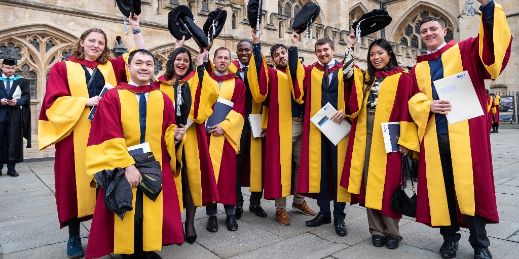 Thanks to a £25M investment in tomorrow’s research leaders, @Bath_IfS & @SAMBa_CDT will train up to 200 PhD students over the next 8 years, it’s announced today. Funding will come from EPSRC, @UniofBath, government and business partners bit.ly/3TupAPP #EPSRC_CDTs