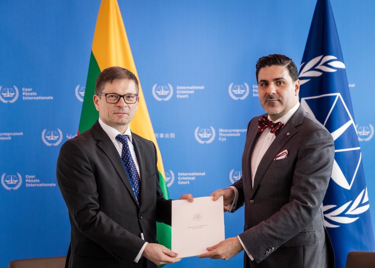 #BuildingSupport: #ICC thanks #Lithuania for voluntary contribution to its Special Fund for Security, to reinforce the Court’s cyber security. @LT_Embassy_NL @LithuaniaMFA 📷ICC Registrar Osvaldo Zavala Giler met with Lithuanian Ambassador H.E. Mr Neilas Tankevičius at the Court.