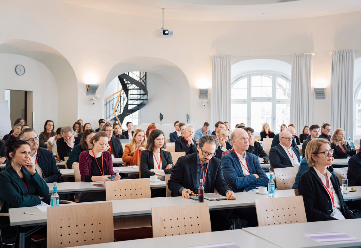HIIG Berlin (@hiig_berlin) on Twitter photo Danke an alle Beteiligten! Nataliia Sokolovska, <a href="/mosenii/">Katharina Mosene</a>, <a href="/WWSchulz/">Wolfgang Schulz</a> & Benedikt Fecher konnten letzte Woche beim Symposium "Expertise unter Druck" (<a href="/ZEITstiftung/">ZEIT STIFTUNG BUCERIUS</a>, @ktstiftung) in praxisnahen, angeregten Austausch über #Wissenschaftsfeindlichkeit & #Wissenschaftsfreiheit treten. Danke an alle Beteiligten! Nataliia Sokolovska, <a href="/mosenii/">Katharina Mosene</a>, <a href="/WWSchulz/">Wolfgang Schulz</a> & Benedikt Fecher konnten letzte Woche beim Symposium "Expertise unter Druck" (<a href="/ZEITstiftung/">ZEIT STIFTUNG BUCERIUS</a>, @ktstiftung) in praxisnahen, angeregten Austausch über #Wissenschaftsfeindlichkeit & #Wissenschaftsfreiheit treten.