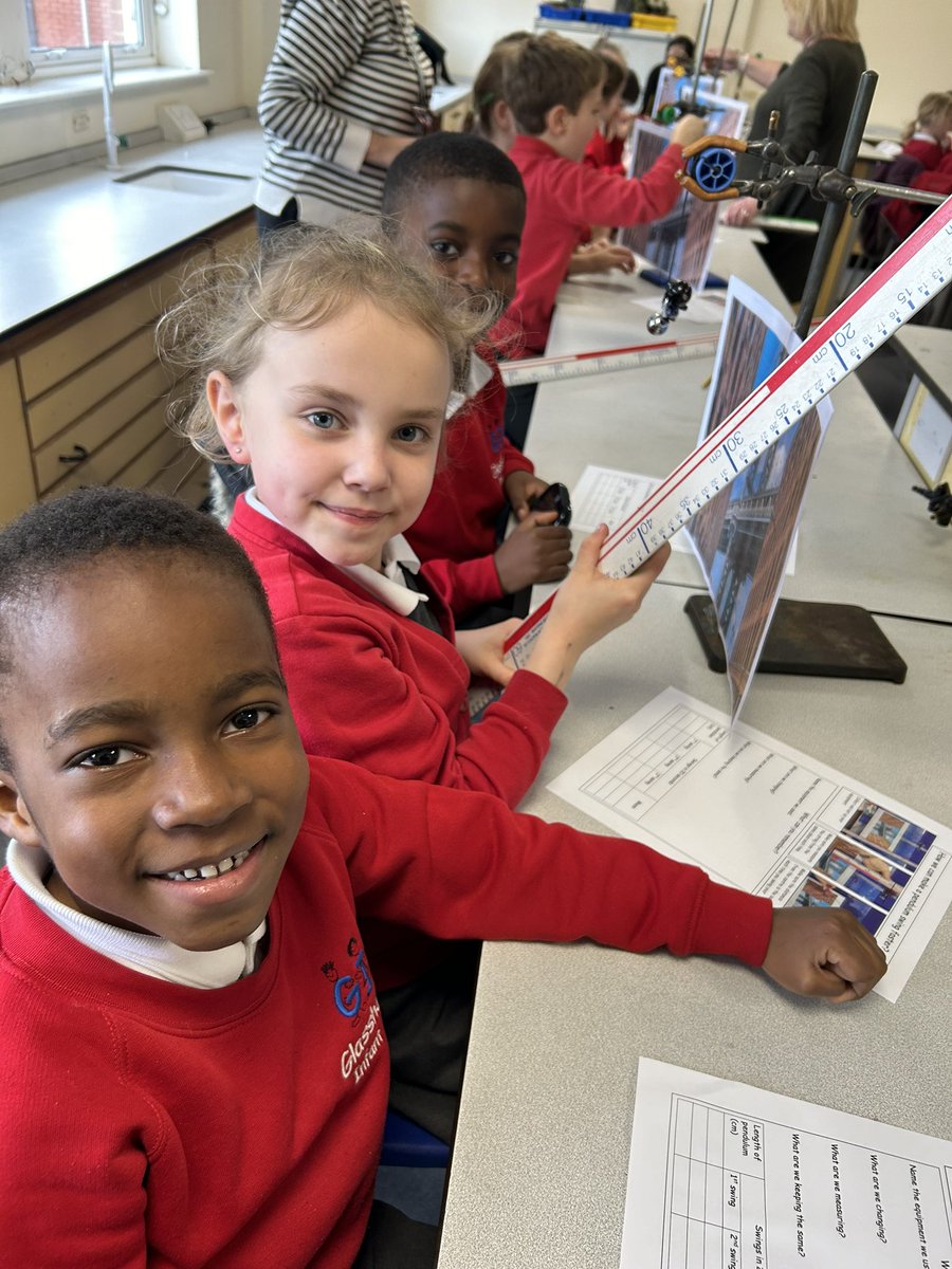GlasshoughtonIA's tweet photo. Year 2 have visited Castleford Academy Science Department today as part of British Science Week! @Castlefordsci https://t.co/u604E577LJ