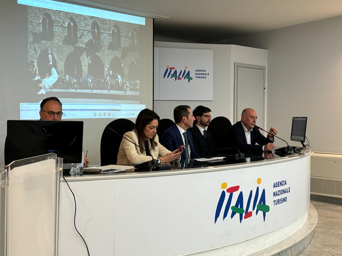 Comune_Pistoia's tweet photo. 📣 Nasce a Roma la rete delle #città #medievali italiane per il #turismo storico e rievocativo
👉 https://t.co/TgJbPTZdli https://t.co/wWHOFnJnQw