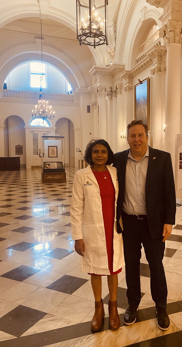 ⁦@MedChiupdates⁩ President elect Padmini Ranasinghe MD of ⁦@HopkinsMedicine⁩ is in the first aid room today in Annapolis - #mdga #mdpolitics . A great organized medicine leader, researcher and physician so pleased to have her volunteering today.