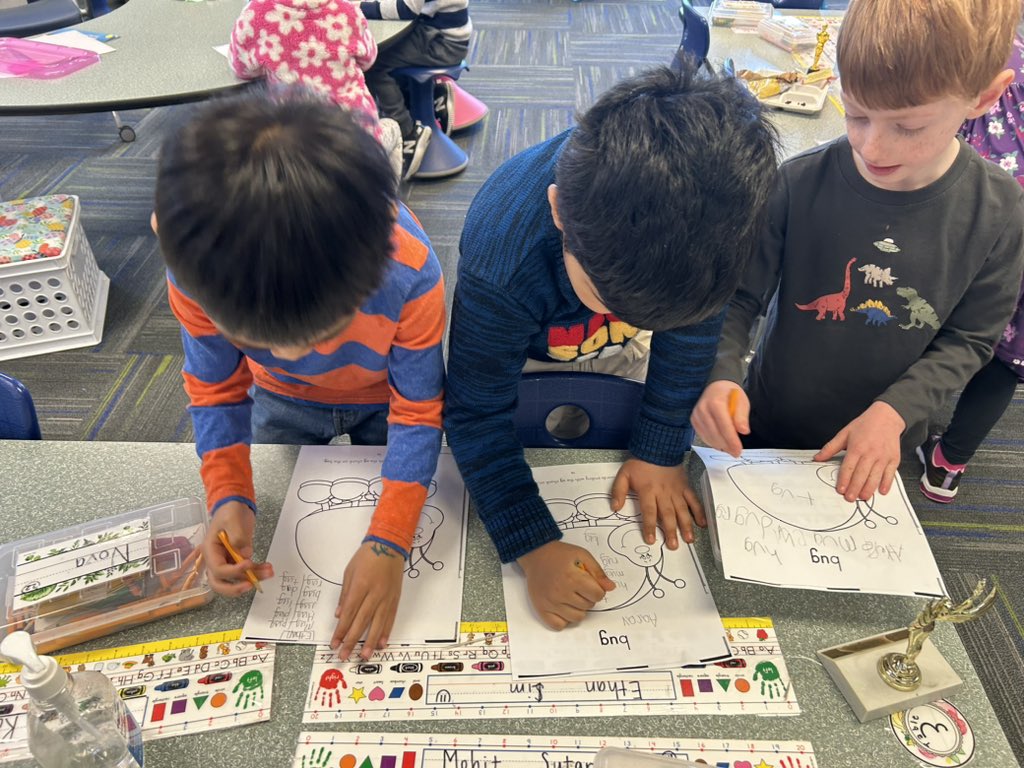 Dr. Danielle Courtemanche’s Class tweet media