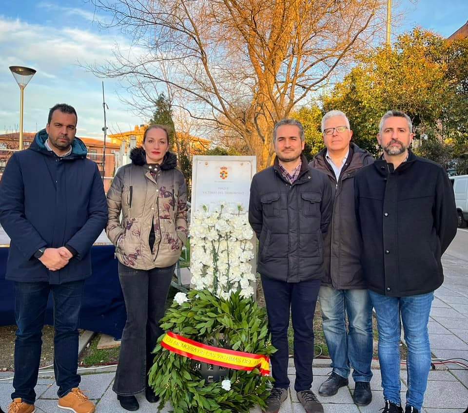 ⚫️ En el día de ayer participamos en el emotivo homenaje a las víctimas del #11M organizado por <a href="/AytoPinto/">Ayuntamiento de Pinto</a>. Gracias al Coro Municipal y a todos los vecinos que protagonizaron este acto que mantiene viva la memoria de todas aquellas personas que fueron víctimas de la barbarie.