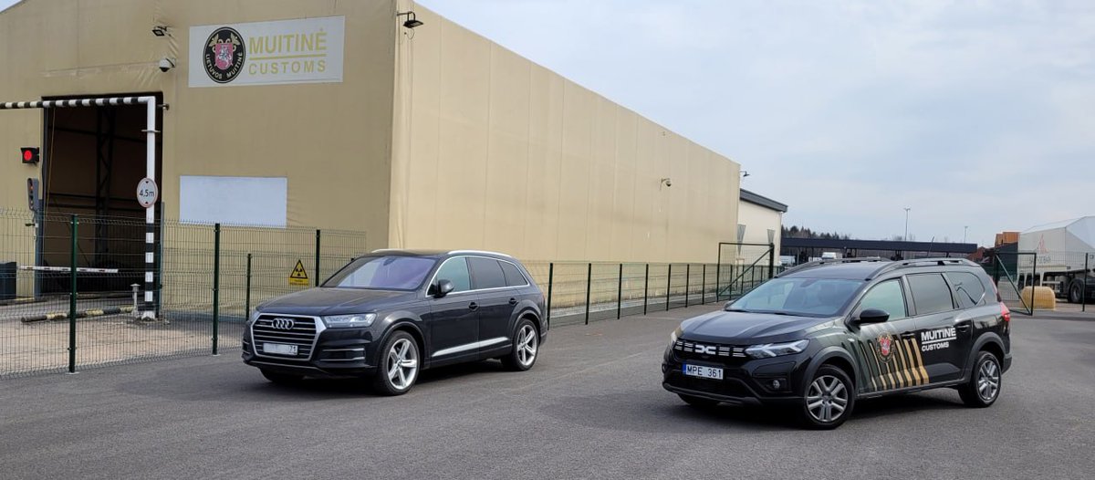 Lithuanian customs officers detained the first passenger car with Russian license plates

On March 11, customs officers in the village of Medininkai detained an Audi Q7 car driven by a Moldovan citizen. He was traveling from Lithuania to Belarus and said he knew nothing about the…