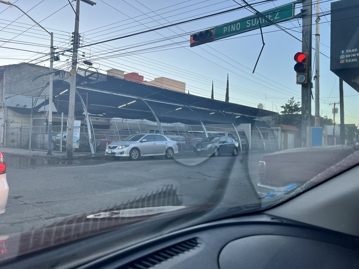 anqelnach's tweet photo. Buen día, en el crucero de Pino Suárez y Nazas muchos vehículos utilizan el carril de solo BUS, generan mucho tráfico y uno que otro accidente en horas pico no sé si vialidad lo haya visto @sspdgo @canal10durango @luizork @josejoseantonio @DurangoCap pongan atención a esto https://t.co/dkeWsZWYMe