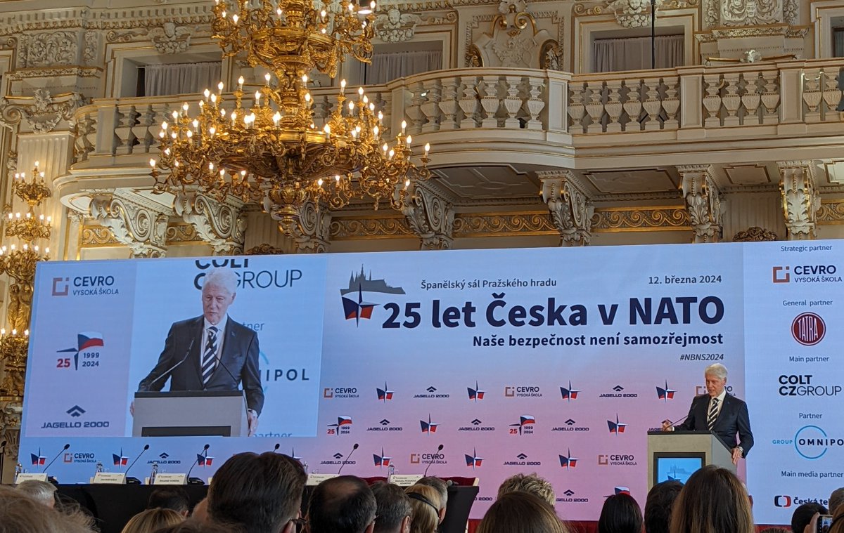 Bill Clinton #nbns2024 in Prague, 25 y. after #NATO enlargement, 'I never regretted to bring in Russia as a partner - but I failed.' 'In 25 y., we'll have another chance, but not from a position of weakness, when we hold open the door for partnership. Times will be better.'