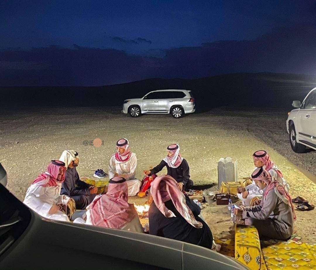 kh__ale_d's tweet photo. كلن يشوف الـنـاس بعيون طبعه
وانا اشوف الـنـاس بعيون طبعي 

نسخت طبع الطيب مليون طبعه
وحسيت كل الناس بالطيب ربعي https://t.co/sjq4rT7eRU