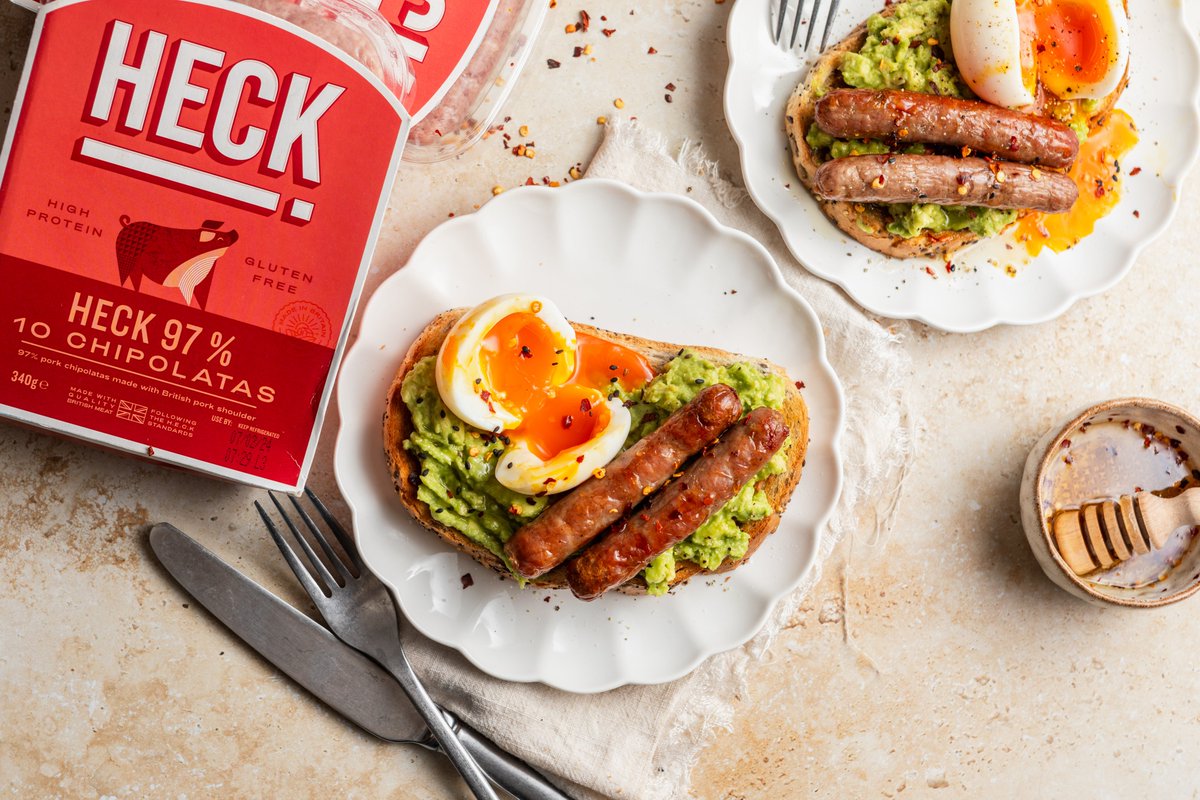 HOT HONEY SAUSAGE & AVO TOAST 🍴 Here's to the freakin weekend 🥳 The ultimate sweet and salty brunch recipe, hot honey sausages, smashed avo and gooey soft-boiled eggs, served on top of a lightly toasted seeded loaf. YES! Recipe 👉 heckfood.co.uk/blogs/recipes/…