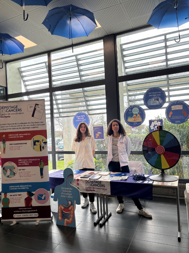 🔵 La mobilisation #MarsBleu continue ! 🔵
🎗️ Aujourd'hui <a href="/CRCDCoccitanie/">Dépistage des cancers Occitanie (CRCDC-OC)</a> est venu animer un stand d'information et de prévention du #cancer du #côlon
🧪 Le kit de #dépistage a été distribué aux personnes éligibles 🤝
👥 Vous aussi parlez-en autour de vous !