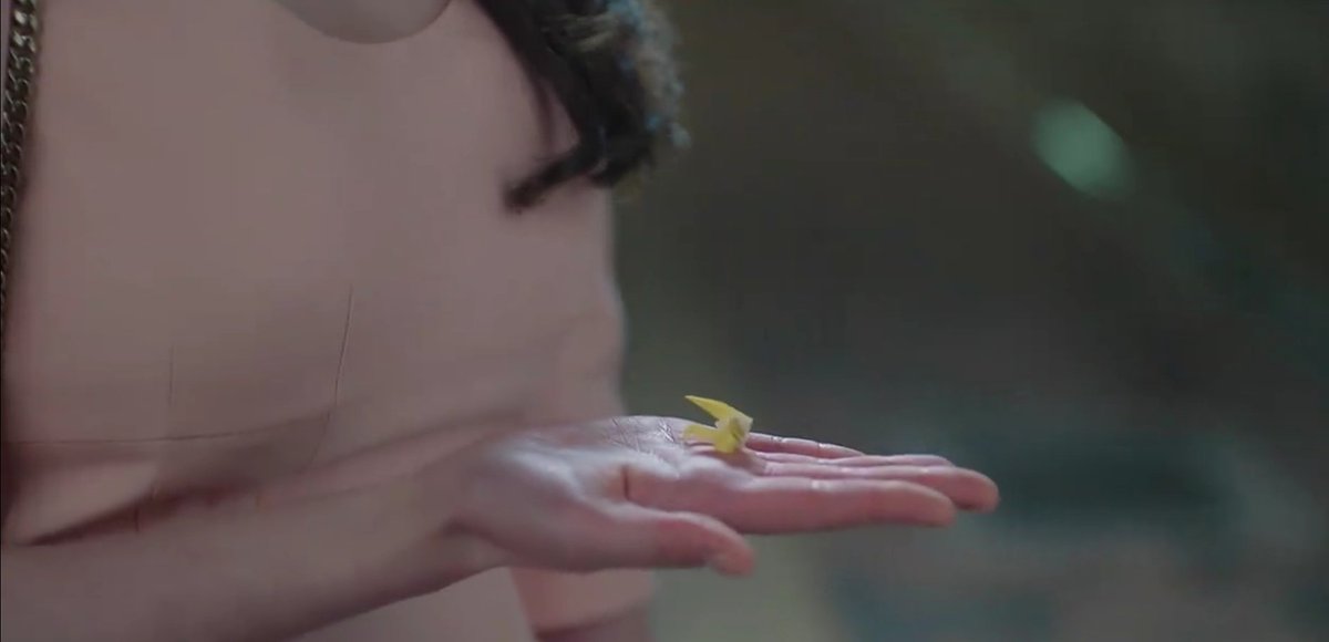 chaedaely's tweet photo. jihan gave the paper crane to ahjung which means he's ready to forget everything about her, how he begins to like her---- I AM NOT OKAY WE ONLY HAVE 6 MORE EPISODES TO GO 😭😭😭

#WeddingImpossible #WeddingImpossibleEp6 https://t.co/0a7UTUQqcc
