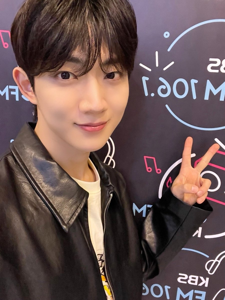TPST__official's tweet photo. [📸TEMPIC]

24.03.12 #키스더라디오

🤍오늘의 템페스트🖤

#TEMPEST #템페스트
#TEMPEST_Voyage #LIGHTHOUSE
#한빈 #형섭 #혁 #은찬 #LEW #태래 https://t.co/3kz2840LPX