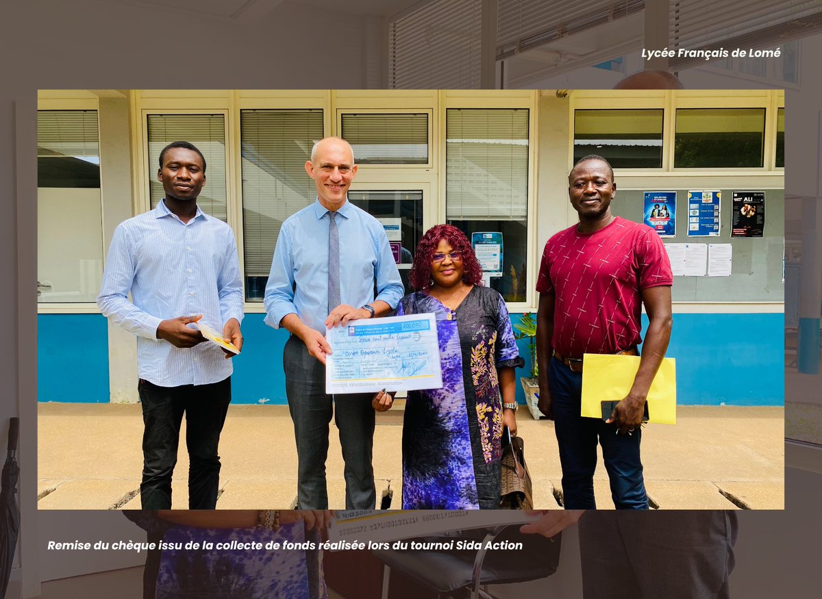 lfl_tg's tweet photo. Remise du chèque de solidarité de l'AS LFL au Centre Espérance Loyola, soutenant la lutte contre le #VIH. Grâce au Tournoi Sida Action, nous contribuons à faire une différence. 🤝
#Solidarité #LutteContreLeVIH #ASLFL #SidaAction https://t.co/SZFFQAPDCj