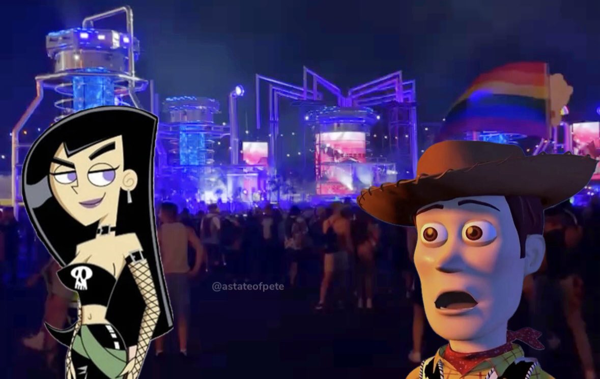 AStateofPete's tweet photo. When you’re at the function but see a big booty girl wearing fishnets and platforms and you want her to corrupt your life https://t.co/vqI6soo95h