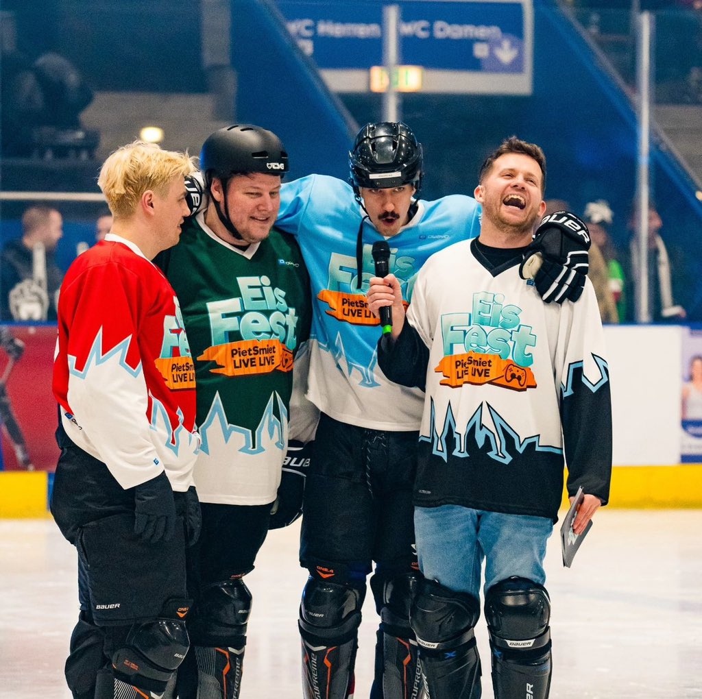 MikeLS91's tweet photo. Gäbe keine Win-Challenge, die wir 4 nicht packen würden.
@Papaplatte @Br4mm3n @HandOfBlood
#PietSmiet #Eisfest https://t.co/H2aeJJVLYZ
